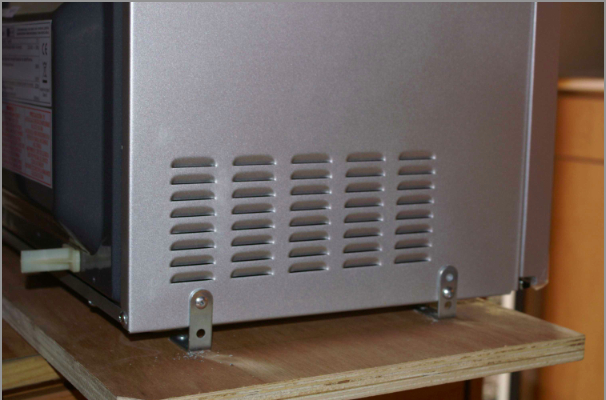 3 Fixation du micro-onde.jpg