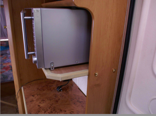 5 Plateau et caches têtes de vis.jpg