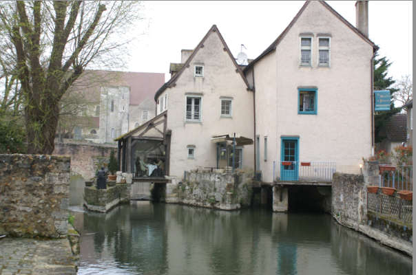 Un ancien moulin (restaurant le Beyrouthin).jpg