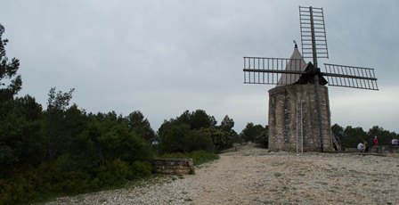 07 Les Moulins de DAUDET à FONTVIEILLE.jpg