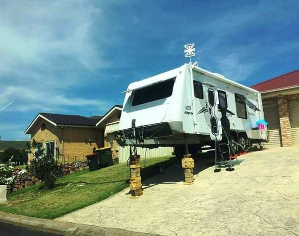 Caravane sur chandelles.jpg