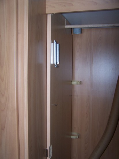 Support bras TV sur la contre cloison.jpg