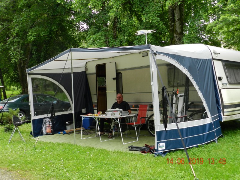 Mon emplacement au camping du moulin du Chatain.JPG