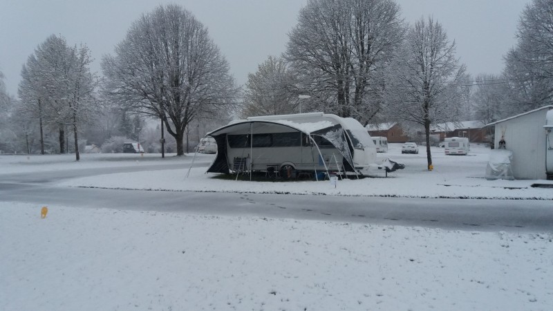 caravane sous la neige.jpg