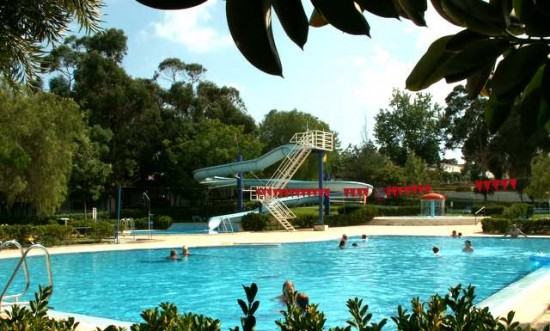 Piscine du Camping de Quarteira - 6 juin 2011 -Mjo et Michel PICT0265-2.JPG