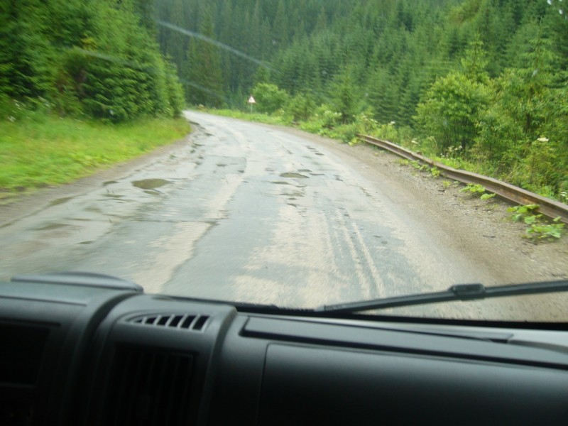 181-[RO]Descente du col de Prislop.JPG