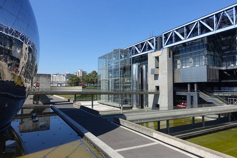 1080px-Cité_des_Sciences_et_de_l'Industrie.jpg