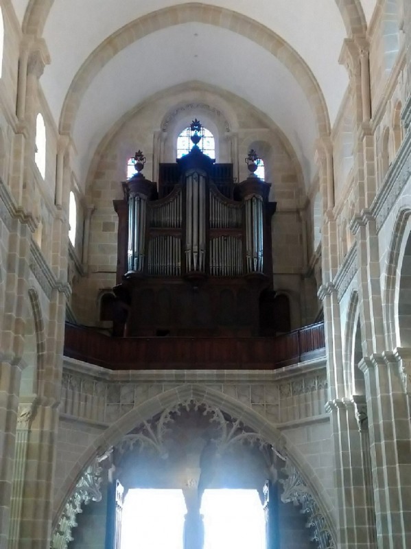 Grandes orgues cathédrale Autun.jpg