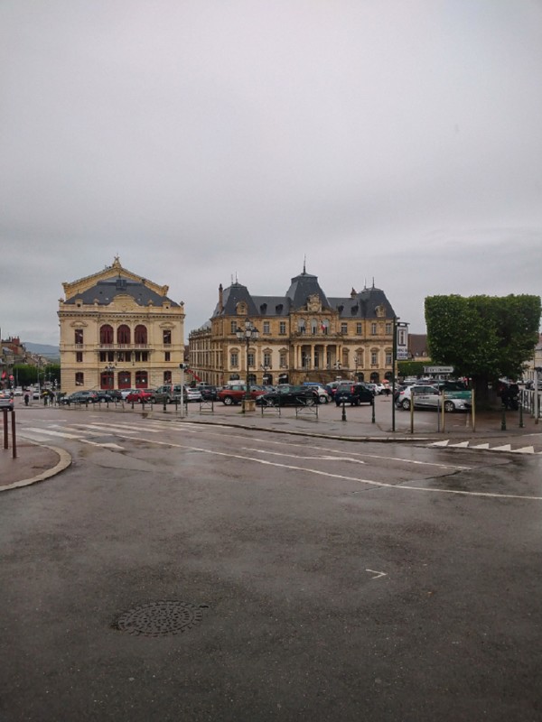 Hôtel de ville et grande place d'Autun.jpg