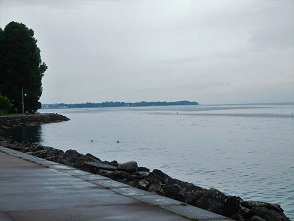 EVIAN bord du lac.JPG