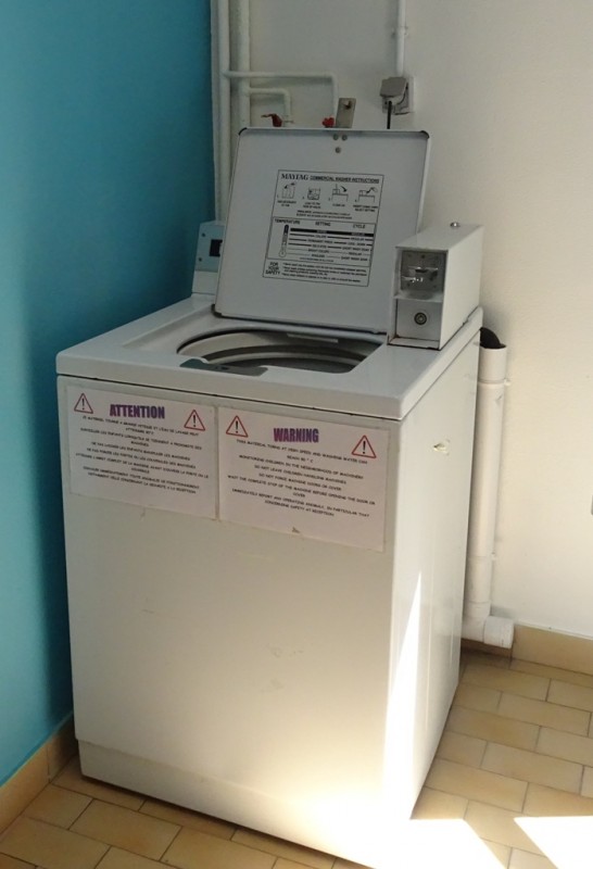 09 MACHINE A LAVER.JPG