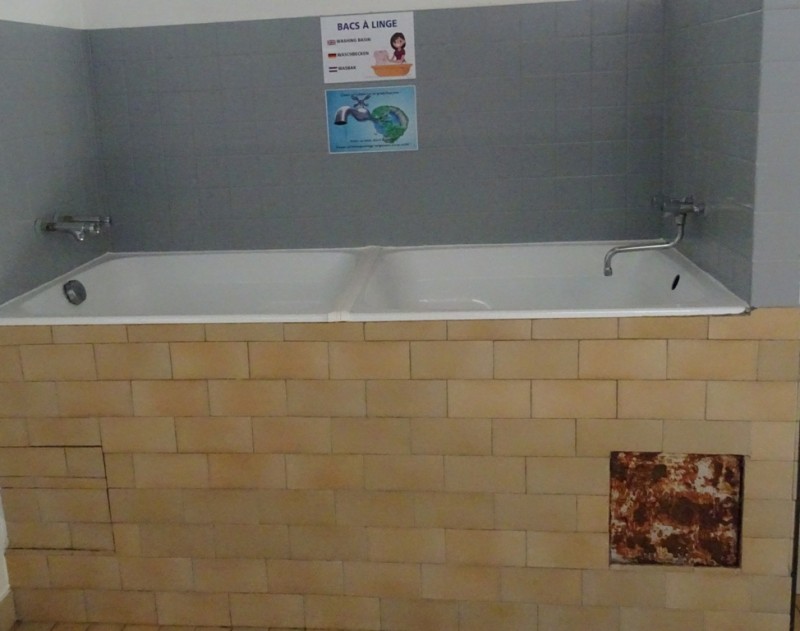 08 BAC A LINGE.JPG