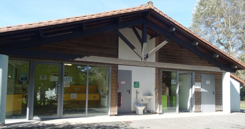 03 bloc sanitaire.JPG