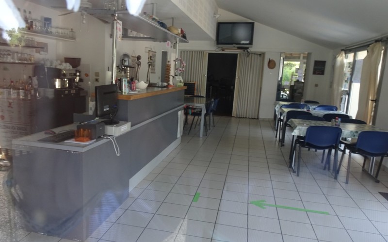 09 bar et petite restauration.JPG