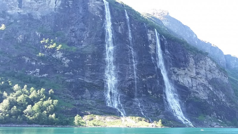 chute d'eau.jpg