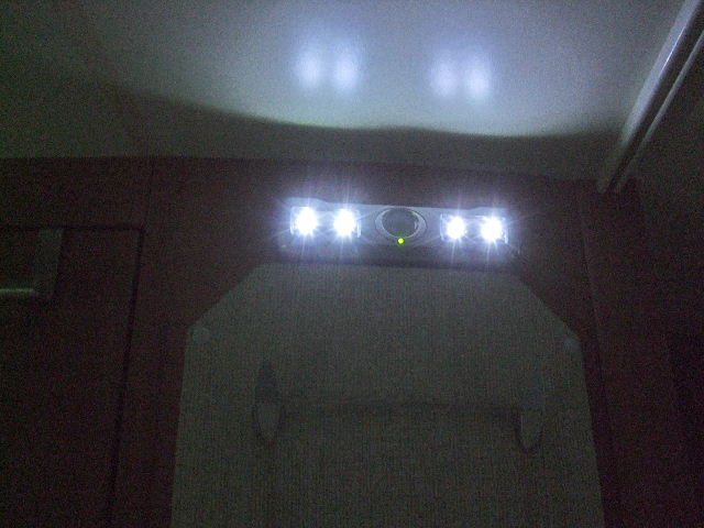 2017_0909Lampe_LED_marchepied0001.JPG