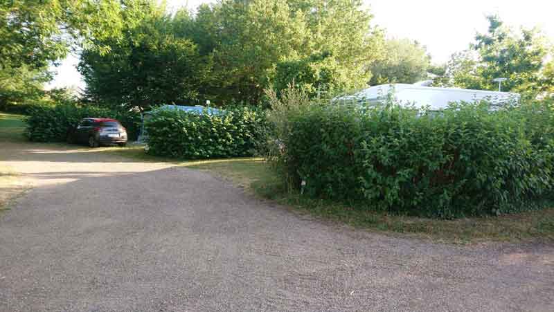 Camping-Les-Chenes-Valencay-Allee.jpg