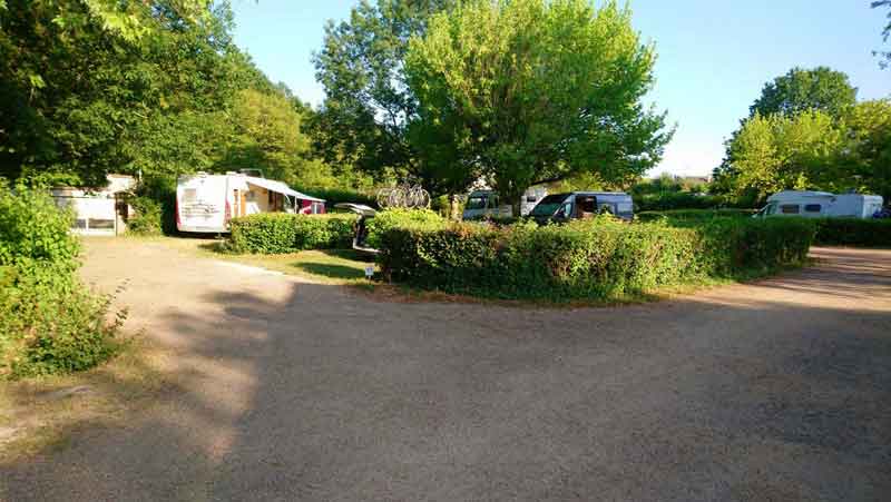 Camping-Les-Chenes-Valencay-Allee_2.jpg