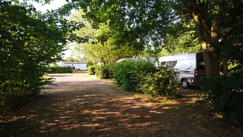 Camping-Les-Chenes-Valencay-Allee_5.jpg