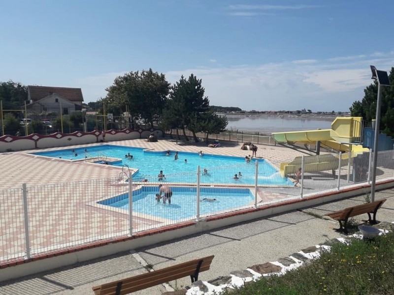 camping-fouras-cadoret -piscine3.jpg